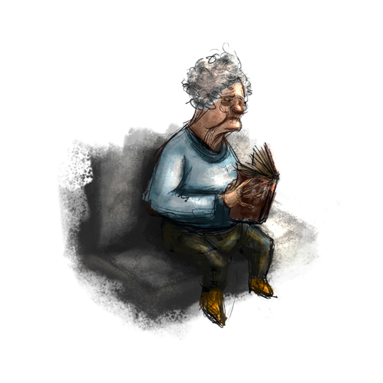 Anciana leyendo un libro en un banco